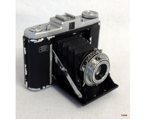 A Zeiss Ikon Nettar camera