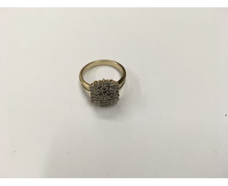 A 10ct gold cluster ring. Size approx O Weight approx 5g