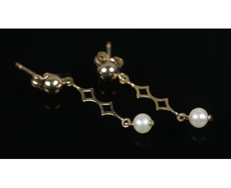 A pair of 9ct Gold pearl droplet earrings. Total weight: 0.7g.  