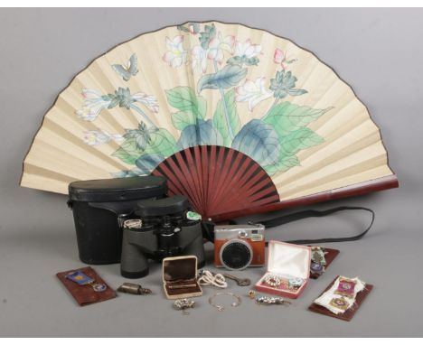 A quantity of collectables, to include a cased pair of binoculars, large hand fan, silver gilt masonic fobs, costume jeweller