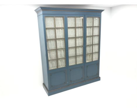 Large early 20th century triple wardrobe, projecting cornice, light royal blue and gilt painted finish, two glazed doors, pli