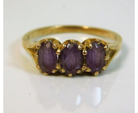 A 9ct gold ring set with amethyst size M/N 2.3g