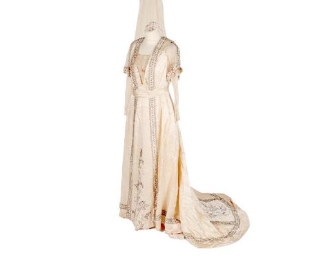 Early 20th Century Cream Silk Wedding Dress, with V-shaped neckline mounted with a lace modesty panel, long net sleeves with 