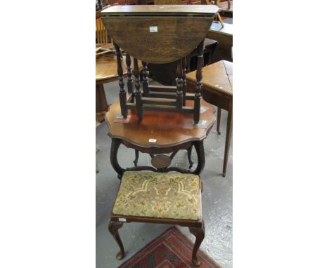 Edwardian mahogany piecrust occasional table, together with an early 20th Century upholstered footstool on cabriole legs and 