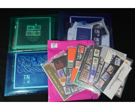 Great Britain collection of stamp souvenir packs and 1970's and 1980's collectors packs. (B.P. 24% incl. VAT)