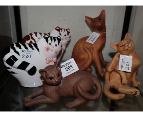 Collection of five ceramic and pottery novelty cats. (B.P. 24% incl. VAT)