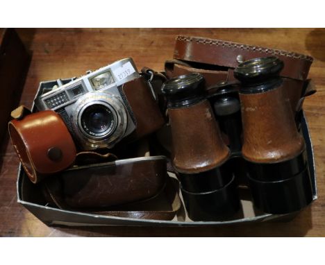 Voigt Lander 35mm viewfinder Vitomatic IIa camera in leather Ever ready case, together with a pair of binoculars, black ename