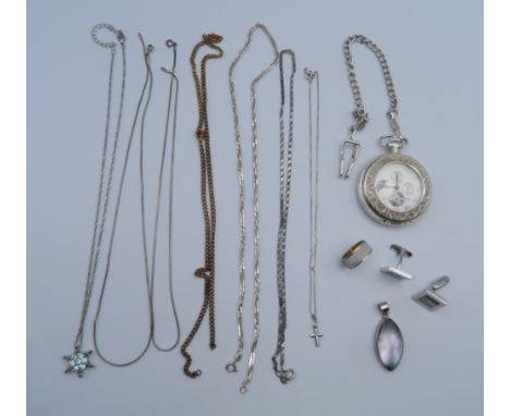 A quantity of vintage jewellery