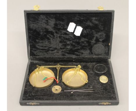 A cased set of scales. The case 23 cm wide.