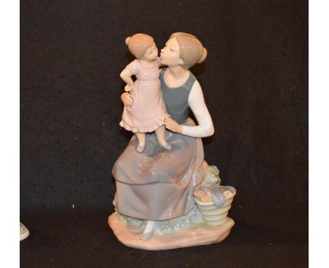 A Large Nao Figurine 'Mother and Child'