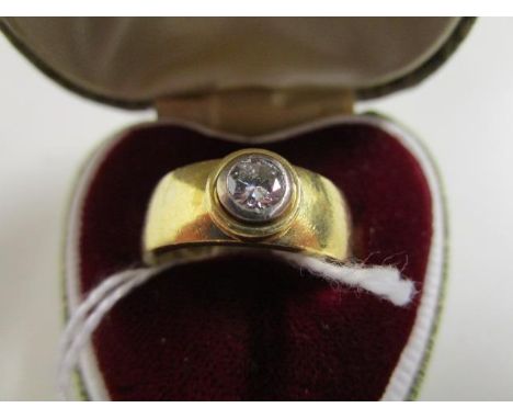 An 18ct yellow gold and diamond solitaire ring, stamped 750, total weight 10.8g 