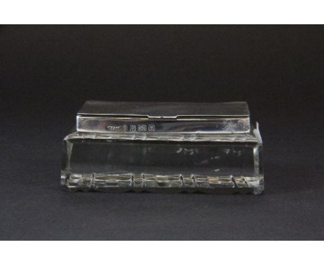 A hallmarked silver topped and cut glass stamp box, Birmingham c. 1904. 7.5 x 5 x 3 cm. Provenance : G. Light collection.