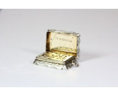 A Victorian hallmarked silver vinaigrette, Birmingham, c. 1875, by Frederik Harson. Provenance : G. Light collection.