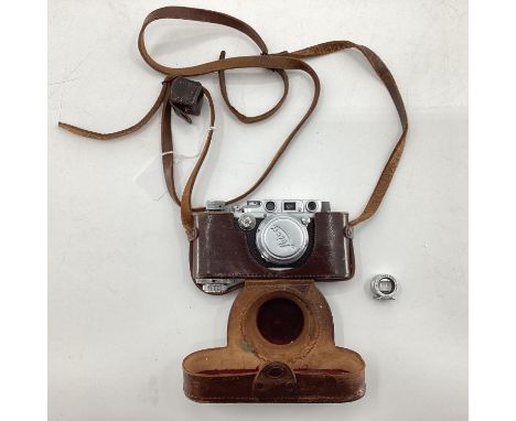 A Leica DRP Rangefinder camera Ernst Wetzlar No 288296 Leica Ernst Wetzlan lens and cap, with leather carrying case 
