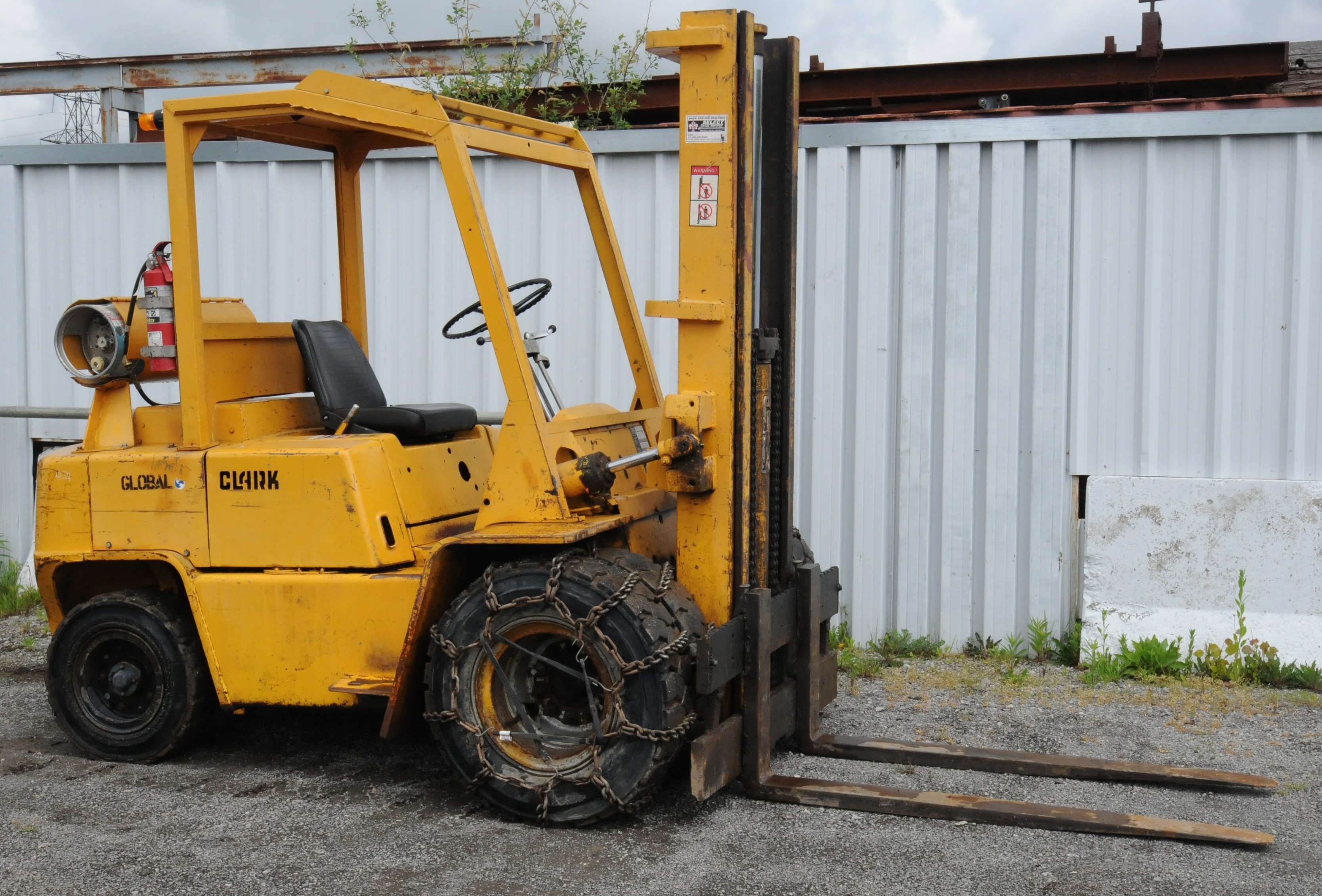 CLARK C500Y305 LPG OUTDOOR FORKLIFT WITH 8000LBS CAPACITY, 147" MAX