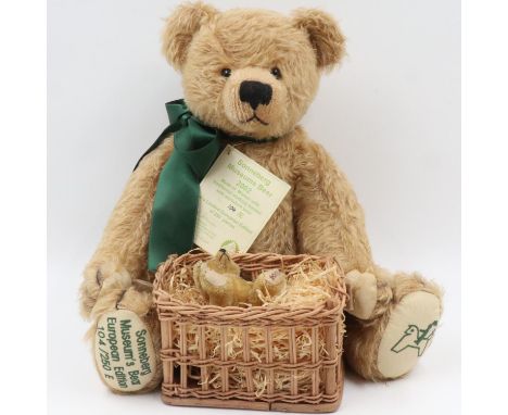 Herman Sonnenberg Museums bear 2002 with traditional basket and 2004 keyring bear, working growler, limited edition 104/250. 