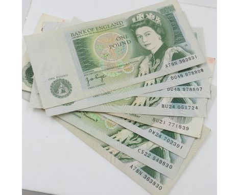 Ten one pound notes, Somerset and Page. UK P&amp;P Group 1 (£16+VAT for the first lot and £2+VAT for subsequent lots)