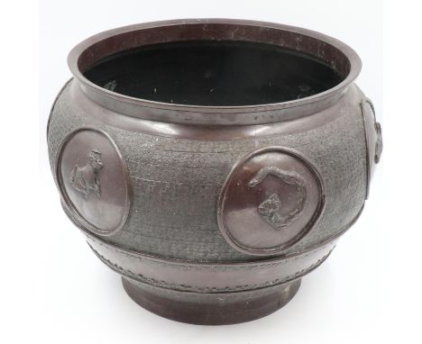 Substantial Japanese Meiji period bronze planter with applied and incised decoration, D: 35cm, no dents or obvious damage, ba