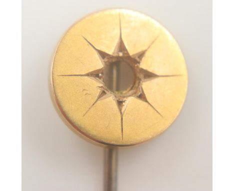 15ct gold stick pin, lacking stone, L: 70mm, 2.9g. UK P&amp;P Group 0 (£6+VAT for the first lot and £1+VAT for subsequent lot