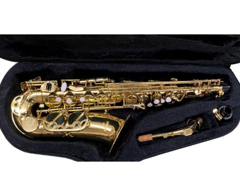 Stagg WS-AS215 gold lacquered alto saxophone, crook, mouthpiece and case 