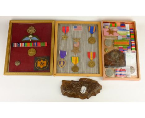 Collection of USA, GB etc military badges including Vietnam Service, Nat. Defense, East Yorks badge, Para. patch, Royal Scots