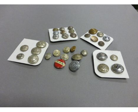 A bag of vintage military and other buttons