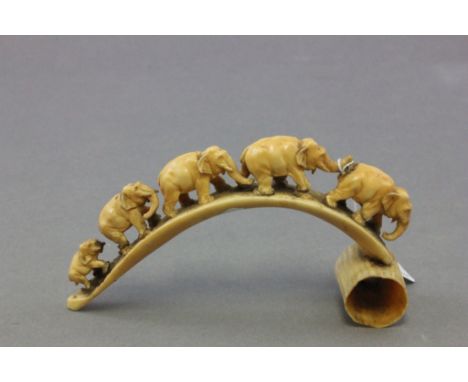 A composition model of an elephant procession
