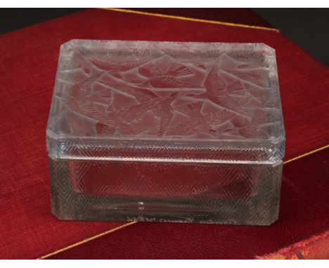 A René Lalique Hirondelles pattern frosted glass canted rectangular trinket box and cover, applied with tessellated swallows 