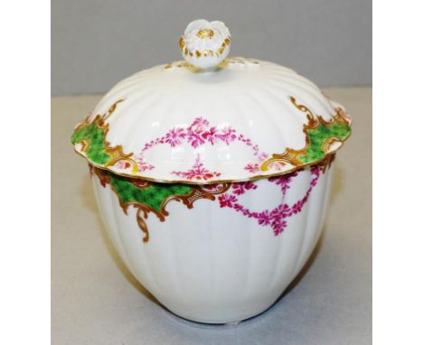 Antique Worcester hand painted lidded sucrier hand painted garland decoration, flower knop to lid. Circa 1770. (Diameter 10.5