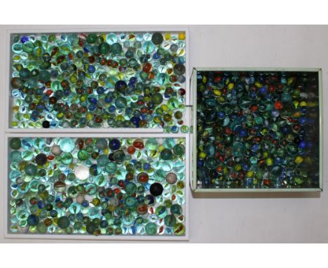 Marbles: A large collection of assorted vintage and modern marbles, mostly clear glass with central swirls. Used condition, s