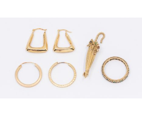 A collection of 9ct gold jewellery to include a brooch modelled as a parasol set with ruby, emerald, sapphire and diamond dec