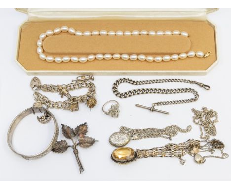 A cultured pearl 9ct gold necklace comprising a single uniform row of oval pearls, each pearl approx 9x7mm, on 9ct gold clasp