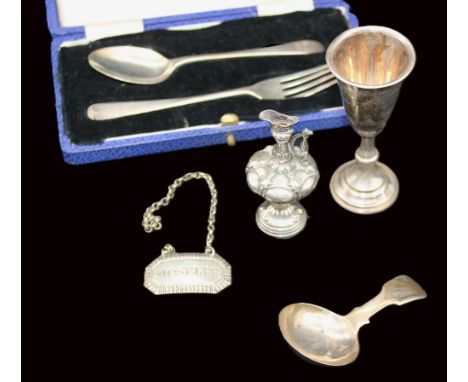 A collection of silver to include; a William IV silver caddy spoon, fiddle patterned, hallmarked by Peter Lambert, Newcastle,