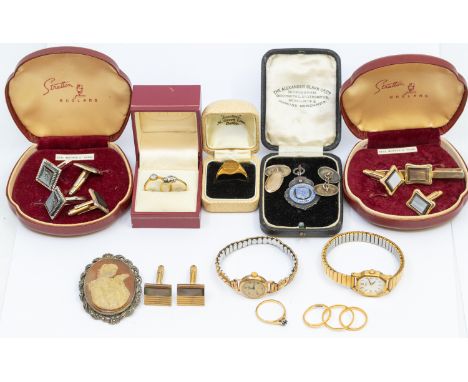 A collection of jewellery ton include three narrow 22ct gold bands, combined weight approx 7.2gms, two 18ct gold diamond set 