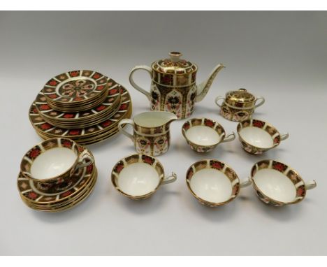 Royal Crown Derby: a six place tea/dinner service in Old Imari 1128, to include teapot, milk jug, sugar bowl, 6 x cups and sa