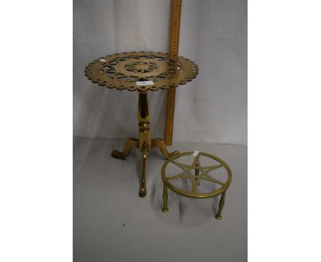 Large brass trivet with tripod base, together with a further smaller example