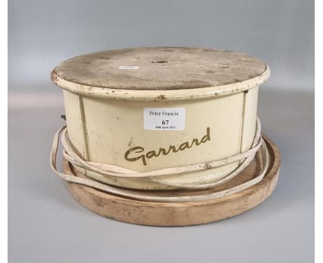Vintage Garrard display turntable, model GDT3. (B.P. 21% + VAT)  Not teste if working.  In poor worn condition overall.