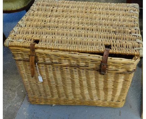 Vintage wicker picnic hamper with leather straps. (B.P. 21% + VAT)  Dimensions: 70x56x54cm approx.