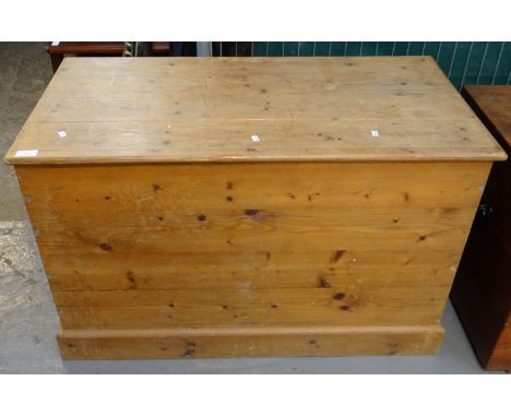 Pine trunk/blanket box of plain rectangular form.  (B.P. 21% + VAT) 
