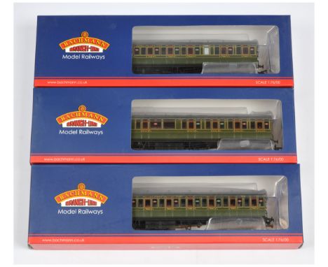 Bachmann a group of SE&amp;CR Coaches comprising of 39-601 3rd/Brake Lavatory, 39-611 Composite Lavatory Coach and 39-621 3rd