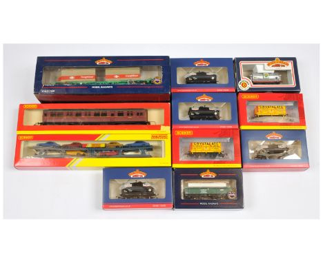 Bachmann &amp; Hornby mixed group of Rolling Stock to include Bachmann 37-311 Intermodal Bogie Wagons with two containers "P&