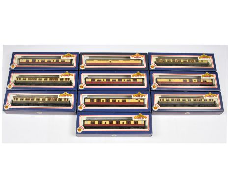 Bachmann mixed group of Coaches to include 34-375 63ft Thompson 2nd Corridor Coach, 34-425 63ft Thompson Composite Brake Coac