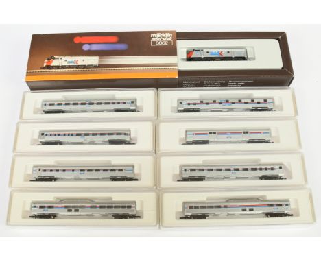 Marklin Mini Club N Gauge Amtrak Diesel Loco + 8x Coaches. Comprising 8862 105 Diesel Loco, coaches 2x 8760, 8761, 8762, 2x 8