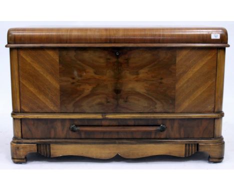 AN AMERICAN MID TO LATE 20TH CENTURY MULE CHEST with domed lid and single drawer and standing on bracket feet 101cm wide x 64