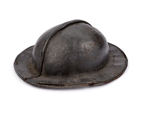 dating: circa 1700 provenance: Central Europe Sewed with leather, with a small comb and a large brim. dimensions: height 11 c