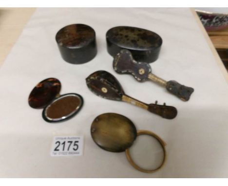 A miniature violin, a miniature mandolin, 2 trinket boxes, a hand bag mirror and a magnifying glass.