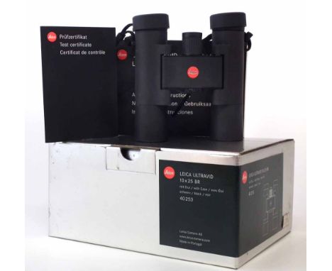 Leica Ultravid 10 x 25 BR 40253 binoculars, with box, case, and instructions.
 
Condition report: 
The Right hand objective l