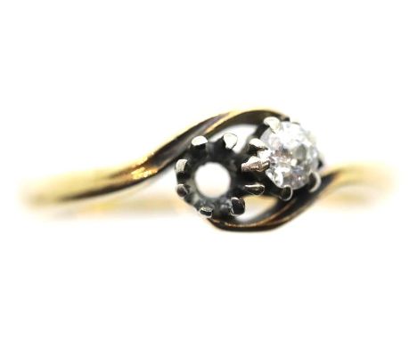 18ct gold diamond ring, size K with one stone missing, 2.7g. P&amp;P group 1 (£14 for the first lot and £1 for subsequent lot