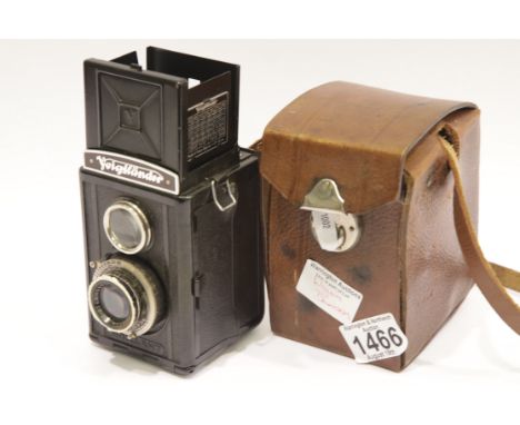 Leather cased Voigtlander Brilliant box camera with Compur-Rapid lens. P&amp;P Group 1 (£14+VAT for the first lot and £1+VAT 