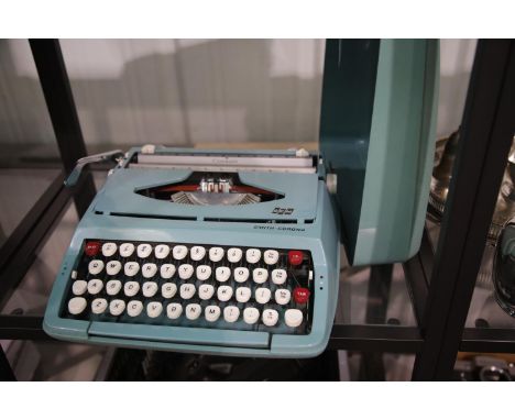 Smiths portable typewriter in turquoise colour case, P&amp;P Group 3 (£25+VAT for the first lot and £5+VAT for subsequent lot